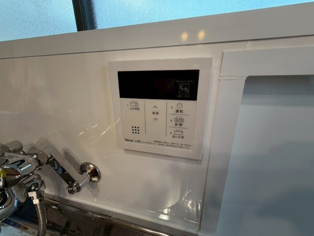����15