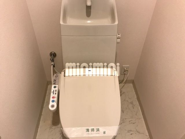 ����4