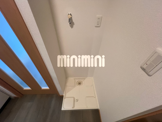 ����9