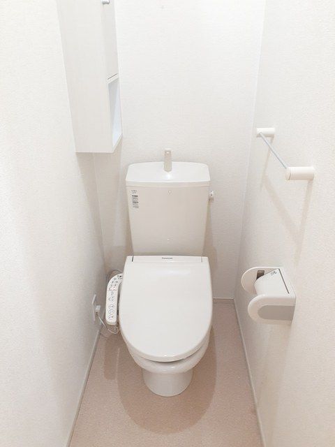����4