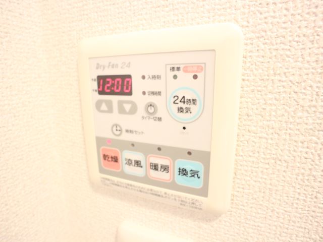 ����15