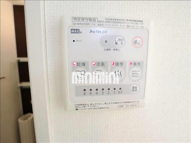 ����12