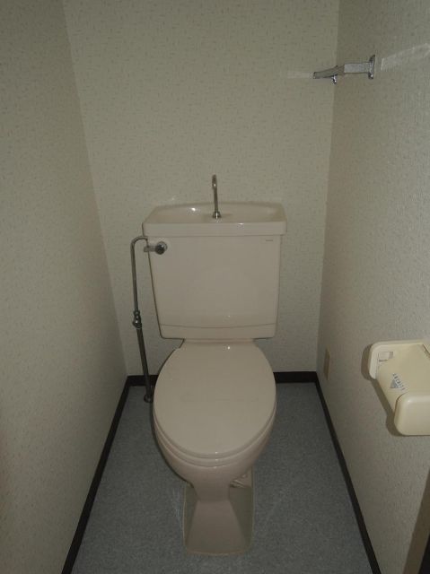 ����4