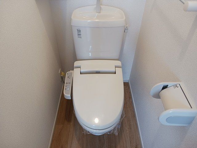 ����4