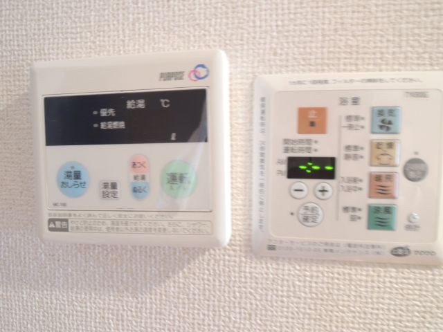����9