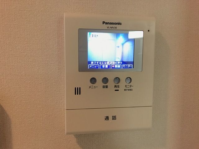 ����9