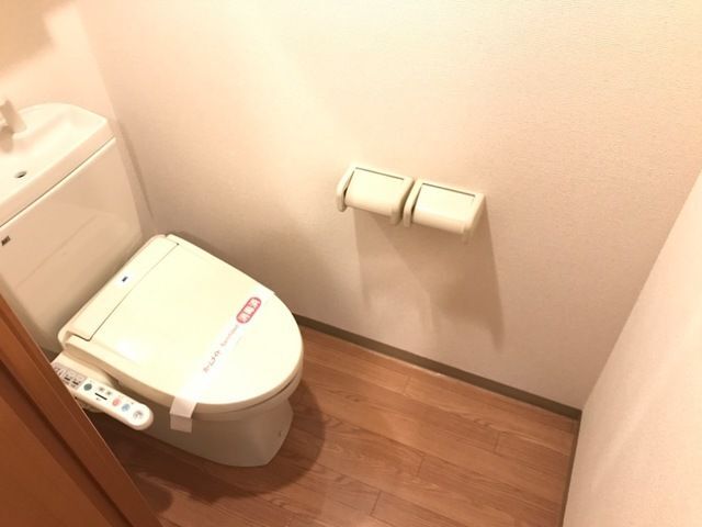 ����4