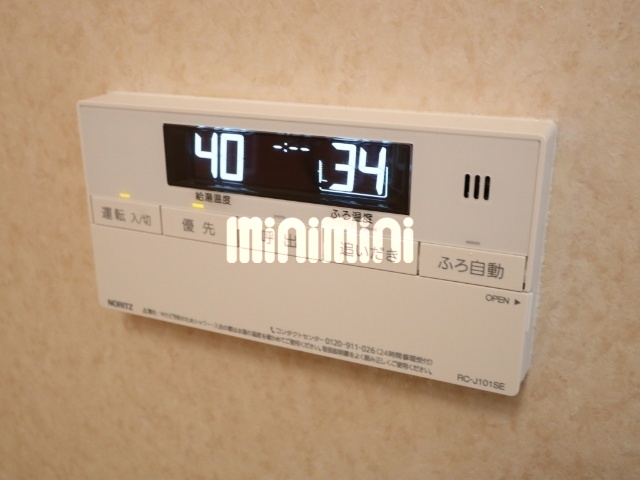 ����18