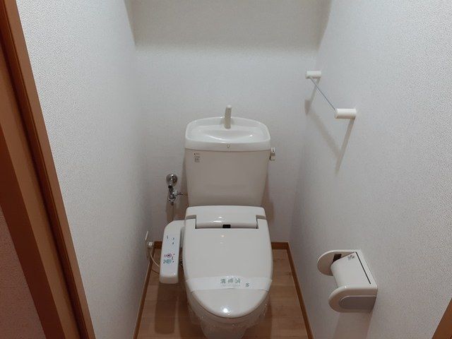 ����4