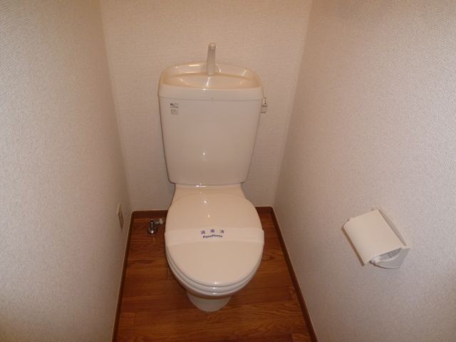 ����4