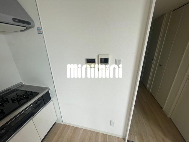 ����17
