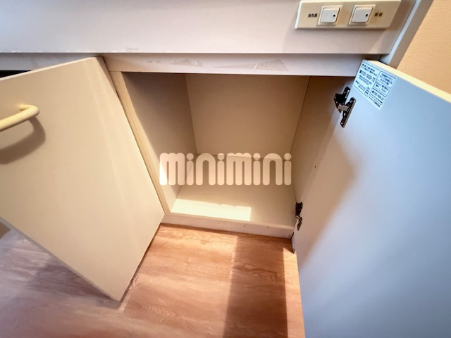 ����17