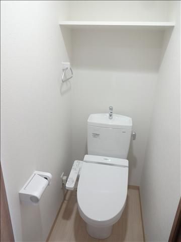 ����4