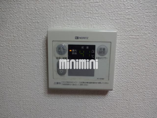 ����12