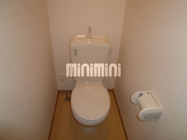 ����4
