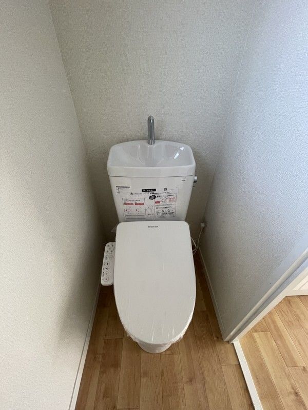 ����4
