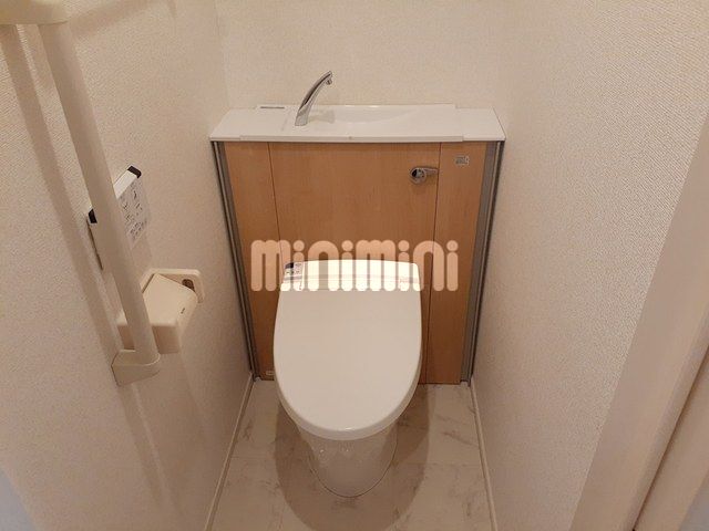 ����4