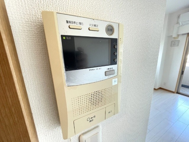 ����11