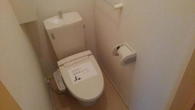 ����4