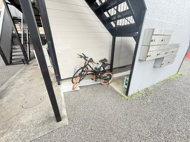 ����26