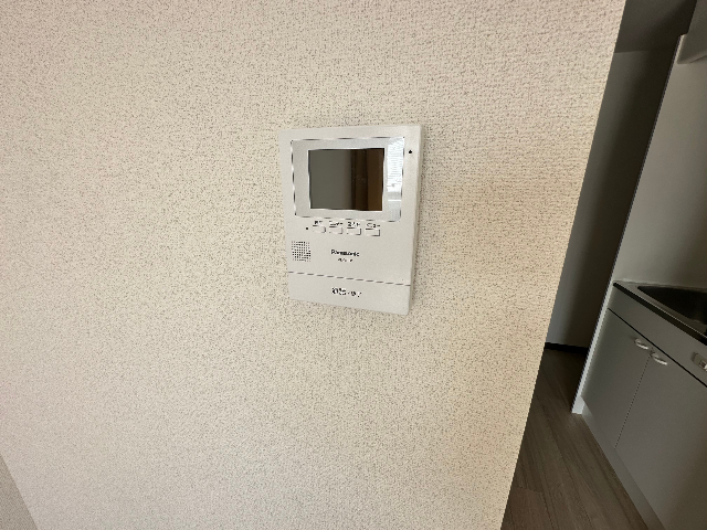 ����12