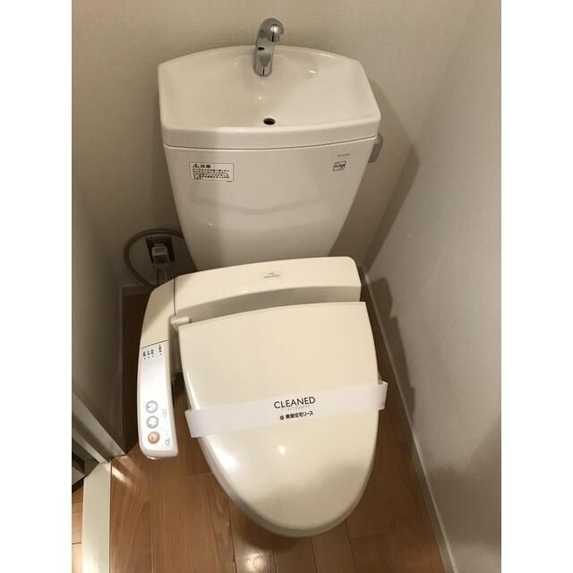 ����4