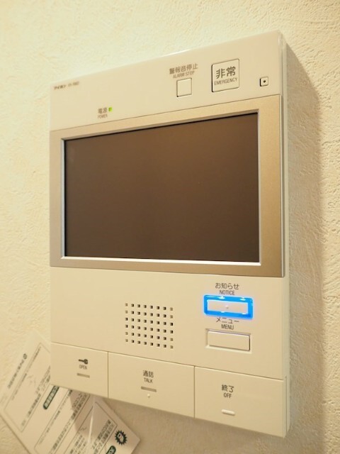 ����12