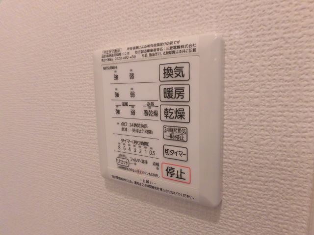 ����12