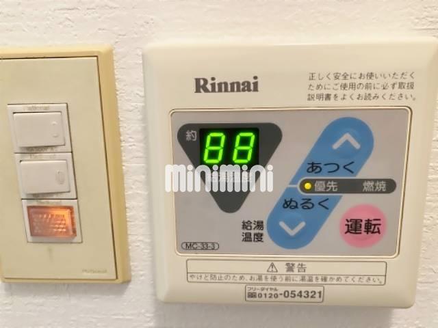 ����12