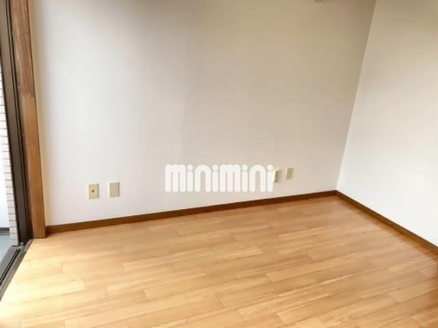 ����17