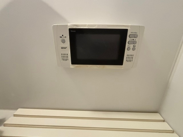 ����18
