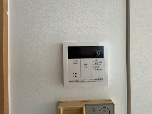 ����12