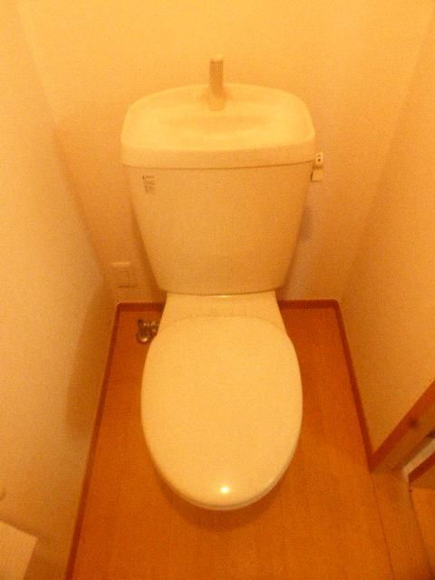 ����4