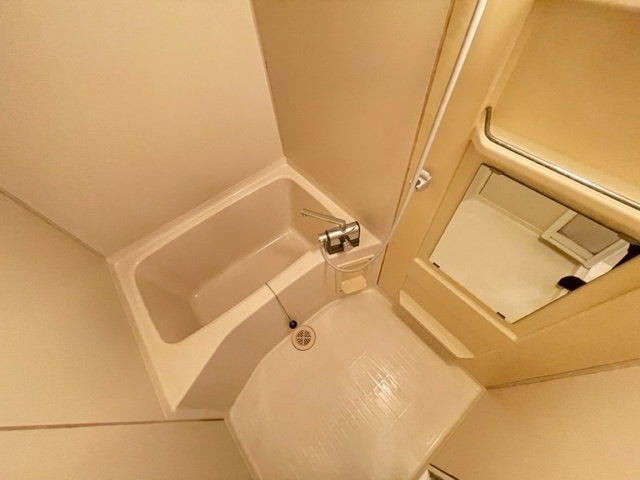 ����4