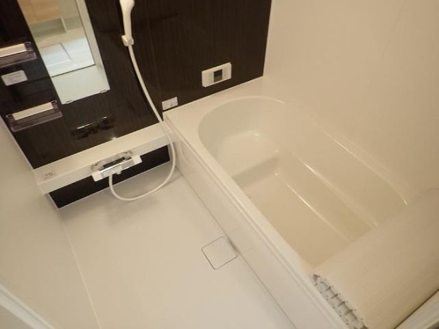 ����4