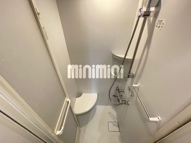 ����4