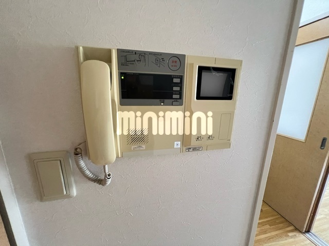 ����8