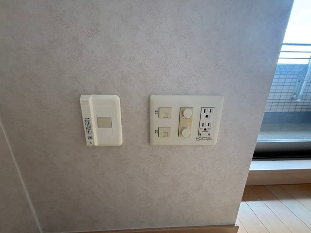 ����16