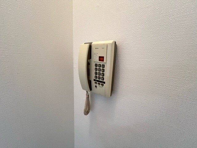����10