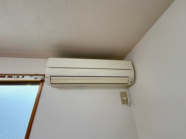 ����12