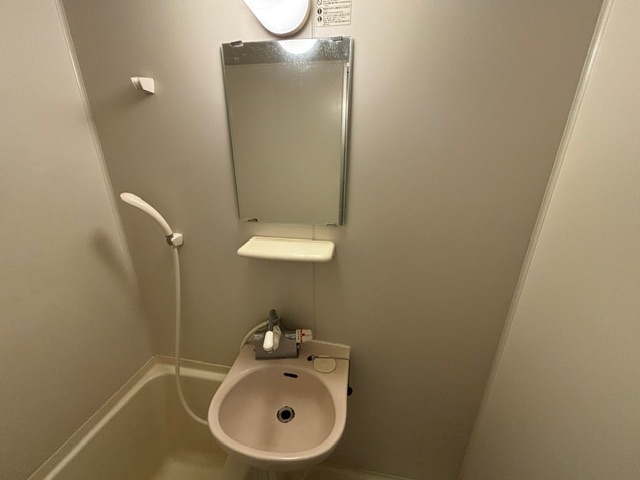 ����4
