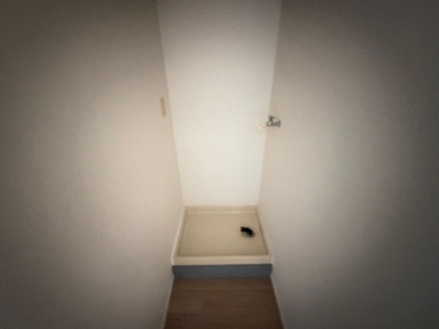 ����12