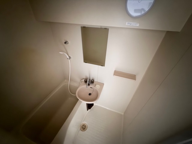 ����4