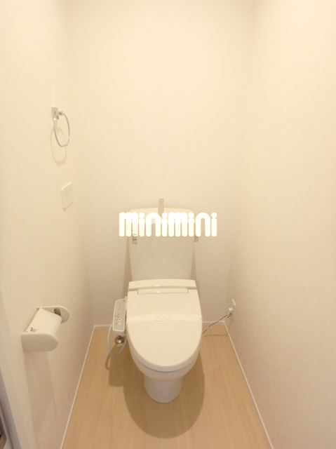 ����4