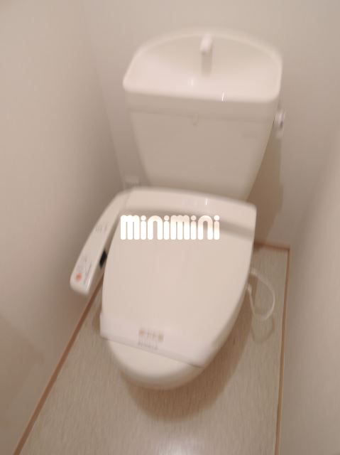 ����4