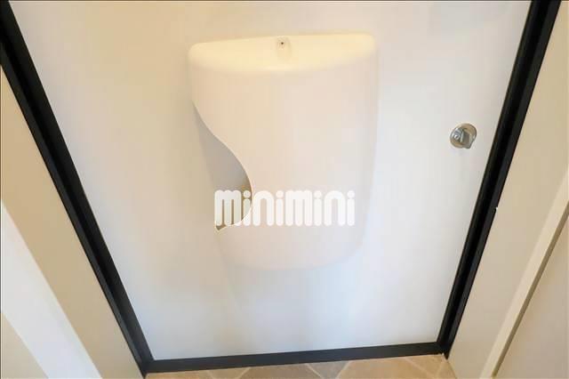 ����4