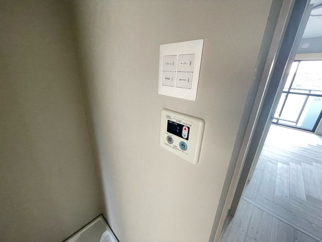 ����13