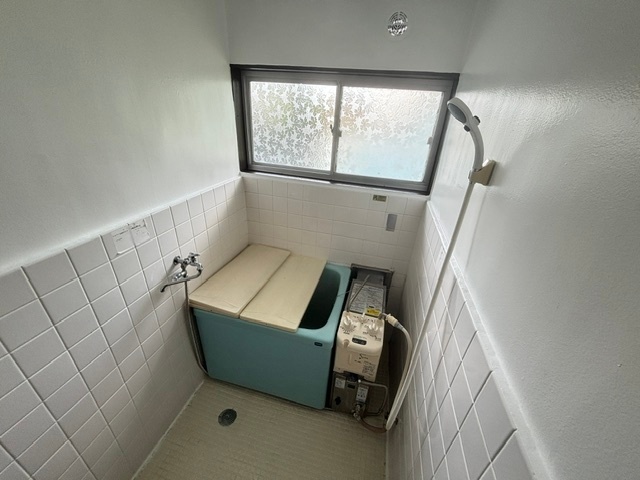 ����3