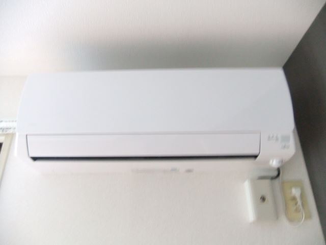 ����9