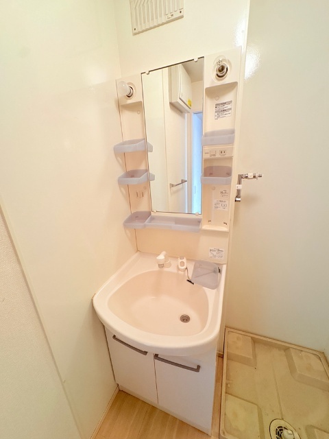 ����8